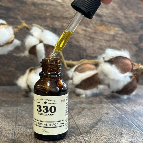 Bouteille et applicateur d'un serum anti-age naturel