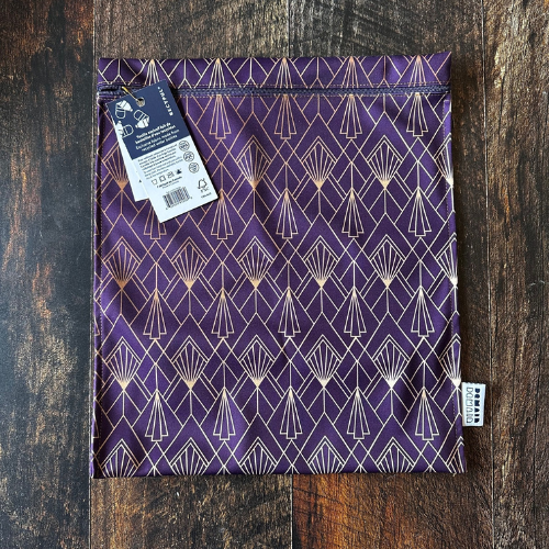 Sac extra-large réulilisable pour la congélation et l'achat de pain. Fait par Eco Loco en bouteille de plastique recycée. Motif géométrique