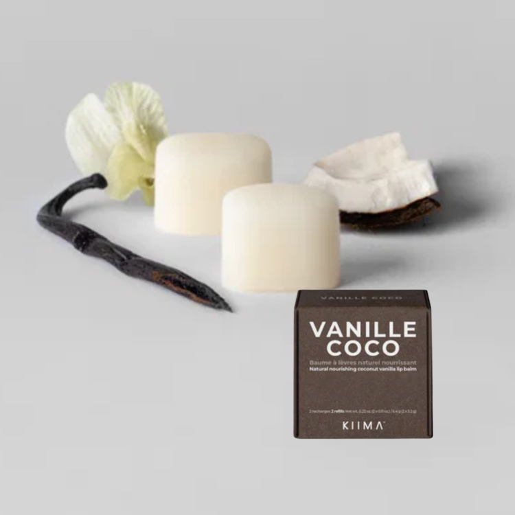 2 recharges de baume à lèvres avec une gousse de vanille et de la noix de coco ainsi qu'une boite brune sur laquelle il est écrit vanille coco Kiima.