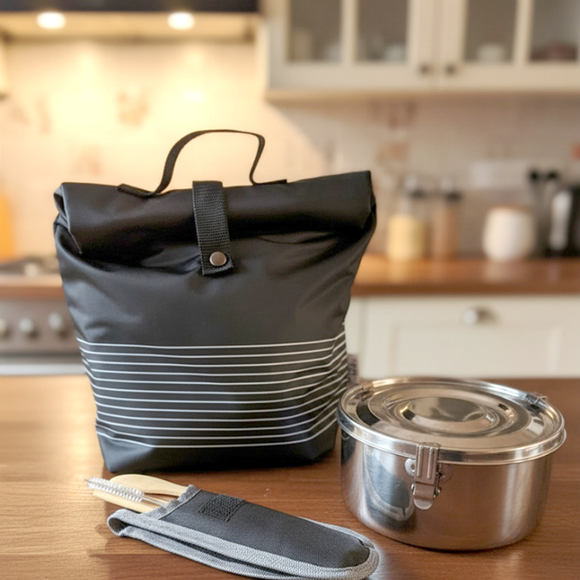 Custom corporate lunch bag made in Quebec - Insulated lunch bag