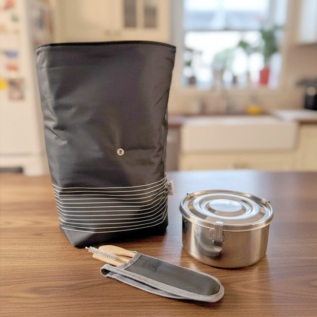 Custom corporate lunch bag made in Quebec - Insulated lunch bag