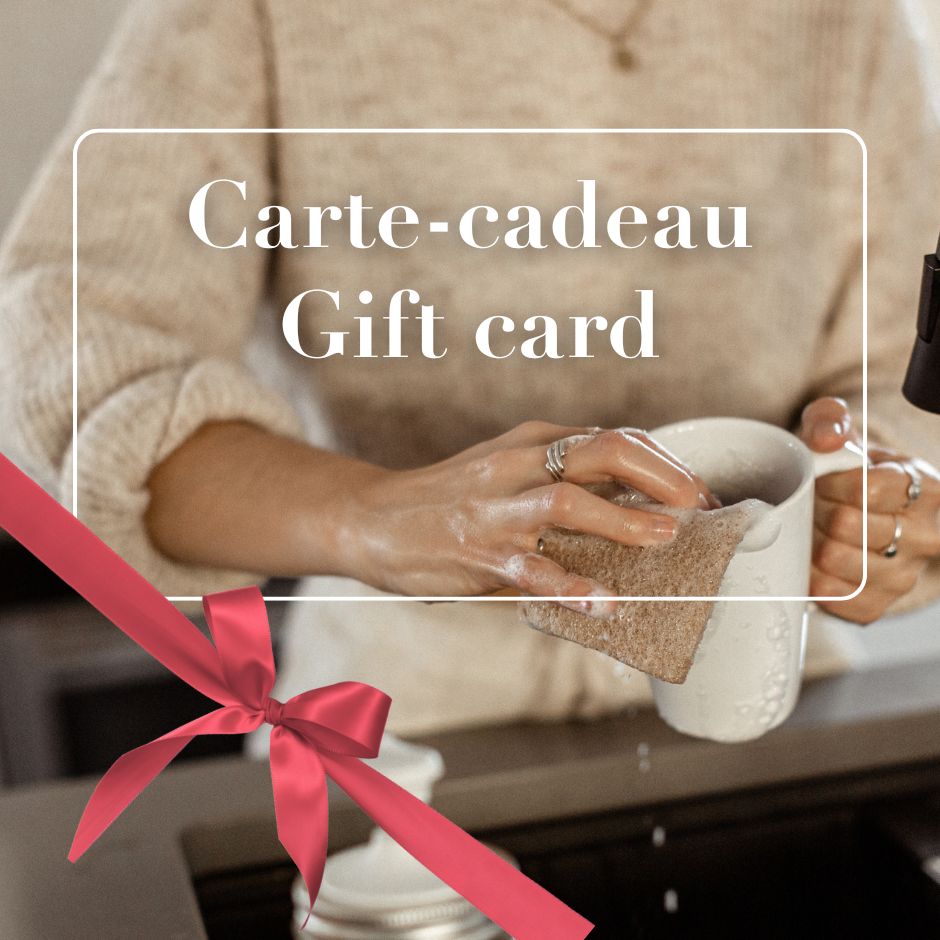 Carte-cadeau gift card Eco Loco femme qui lave la vaisselle avec un savon naturel et une boucle cadeau rouge