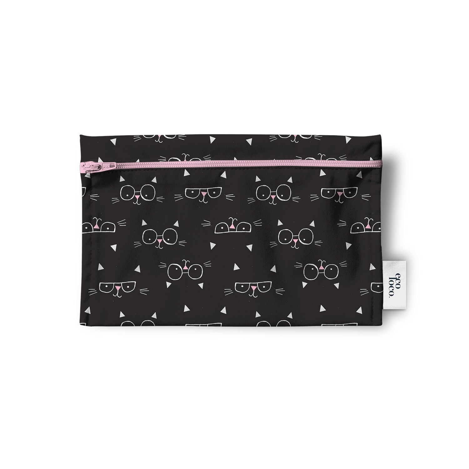 Un sac réutilisable en tissu pour les collations, noix, biscuits, crudités, de couleur gris noire avec des dessins de Chats portant des lunettes. Le sac est à plat sur un fond blanc et a une étiquette Eco Loco