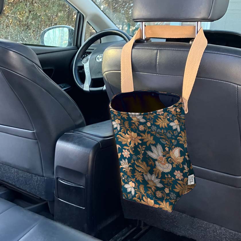 Corbeille de voiture poubelle lavable accrochée après un banc d'auto