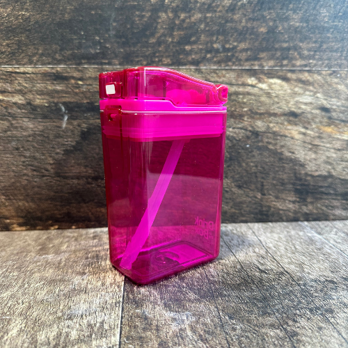 Boite à jus réutilisable rose de la marque Drink in a box