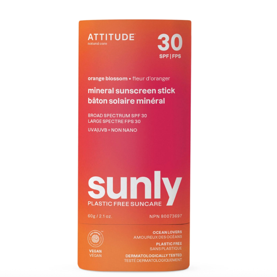 Écran solaire minéral naturel de la marque Attitude dans un tube en carton orangé à l'odeur de fleur d'oranger