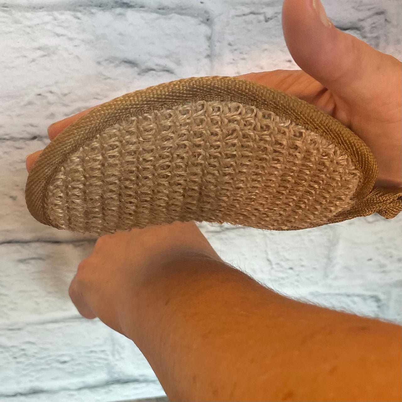 gant exfoliant en jute