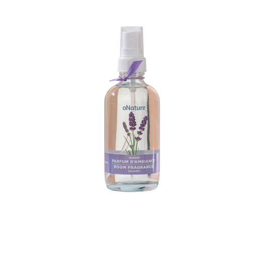 Bouteille de parfum d'ambiance Lavande avec une étiquette mauve sur fond blanc.