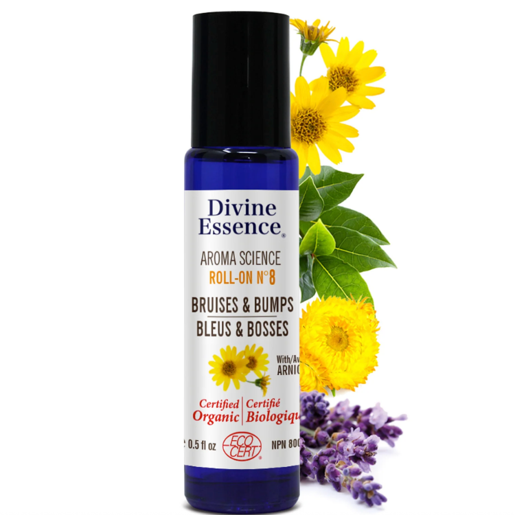 Bouteille bleu au capuchon noir de la marque Divine essence pour le soins des bleus et des vosses certifié biologique par Eco Cert davec des fleurs d'arnica et de lavande sur un fond blanc.