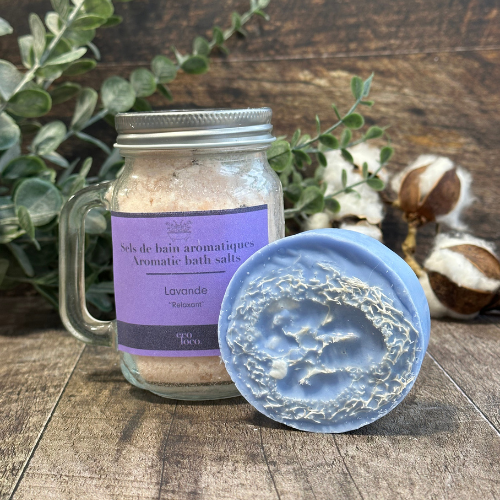 Duo de sels de bain avec un savon contenant une éponge lufa intégré à l'odeur de lavande