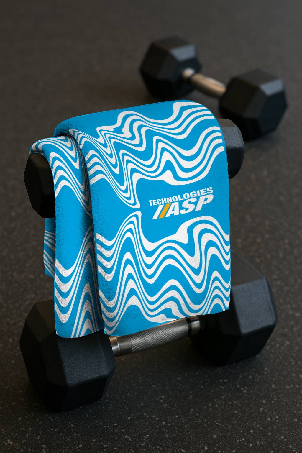 Serviette de sports bleue avec des altères sur fond noir on y voit un logo personnalisé d'entreprise fait au Québec Eco Loco