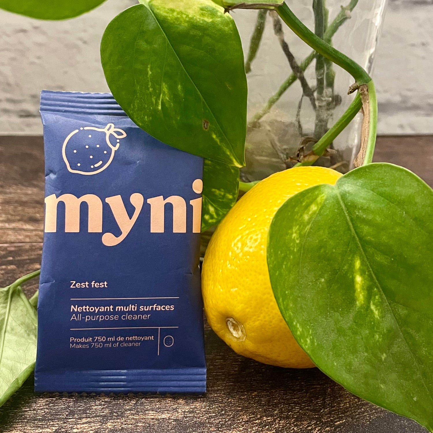 nettoyant tout usage en pastille de la marque Myni au citron