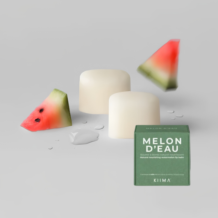 2 recharges de baume à lèvres blanc, 2 tranches de melon d'eau avec une boite verte sur laquelle il est écrit melon d'eau Kiima. 