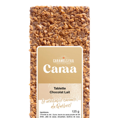 Tablette de chocolat au lait recouvert de pépites de caramel de la marque Caraa de Caramels FAA et une étiquette beige et blanche. 