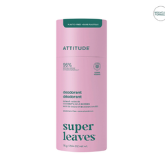 Deodorant attitude odeur de noix de coco et de baies dans un tube rose sur un fond blanc