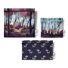 Trois sacs multiusage et à lunch  avec des fermetures Eclair agencé avec des motifs de renards et de forpets sur un fond blanc. 