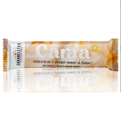 Barre de chocolat au caramel Caraa des Caramels FAA, appelé la Caramilk du Québec mis sur une matière créant un effet miroir. 