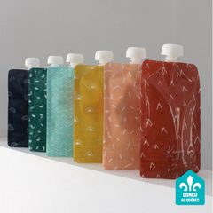 ensemble de 6 pochette à boire réutilisable pour enfant de 6 couleurs différentes avec l'enseigne de conçu au Québec