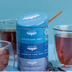 Démonstration du coffret cadeau de thé équibabre avec des tasses de thé