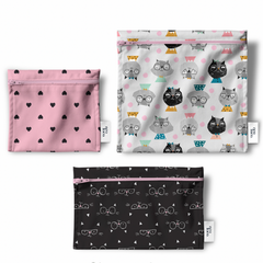 sac à lunch réutilisable blanc rose et noir avec des motifs de coeur et de chat ainsi qu'une étiquette Eco Loco sur un fond blanc. 