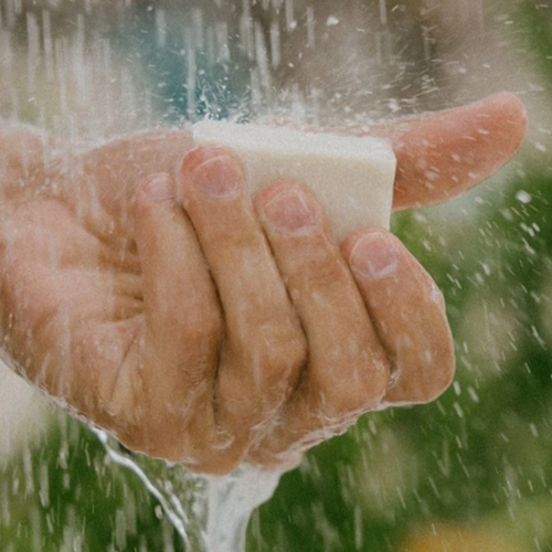 Shampoing en barre :  des cheveux fins à ondulés! - Eco Loco