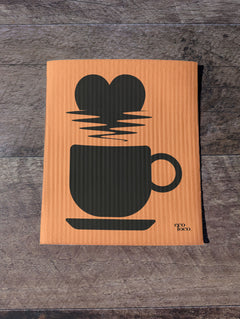 Chiffon suédois ou essuie-tout réutilisable avec un motif de café et de coeur sur un fond orange